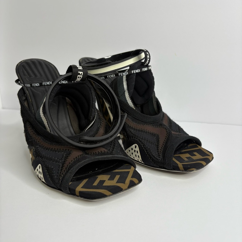 Fendi Black and White Heels - Picture 12 of 12